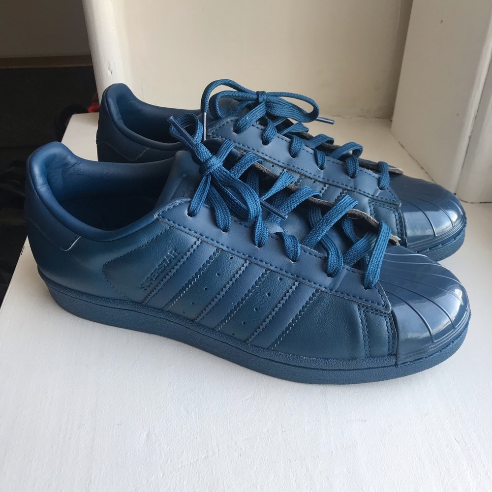 Adidas originals superstar tennis shoes size 7 1/2